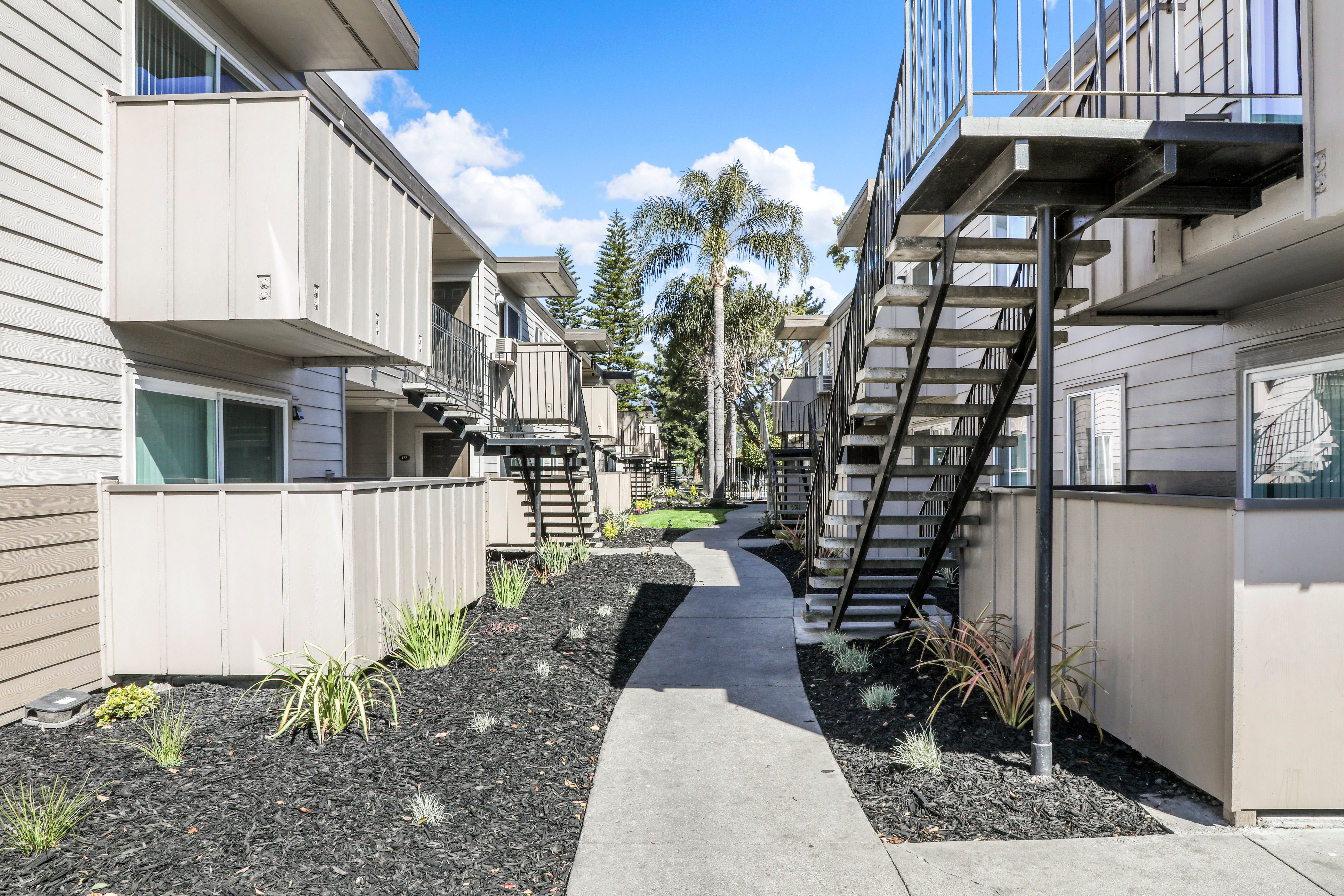 Lincoln Village West Lincoln Village West - City, Neighborhood, Street