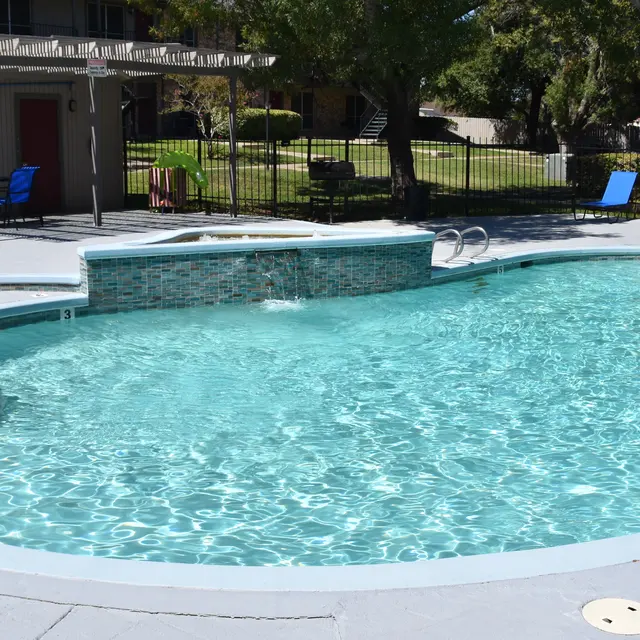 Holly Apartments - Pool, Water, Chair