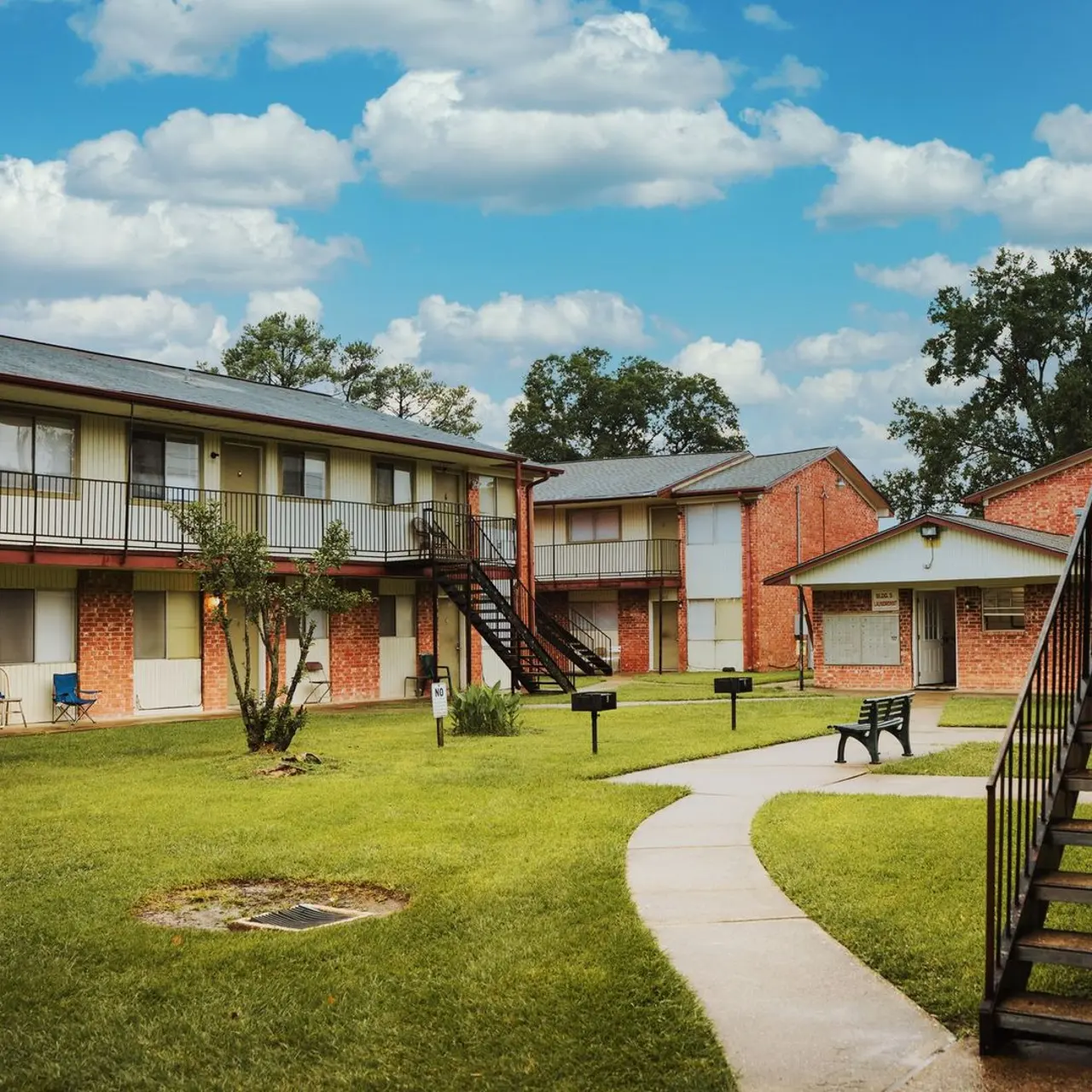 Royal North Apartments - Bench, Grass, Plant