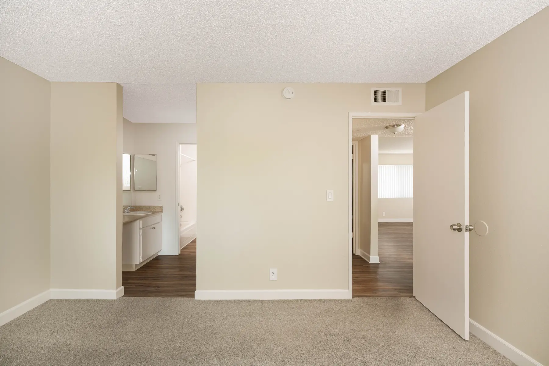 Creekside Oaks - Corner, Floor, Flooring