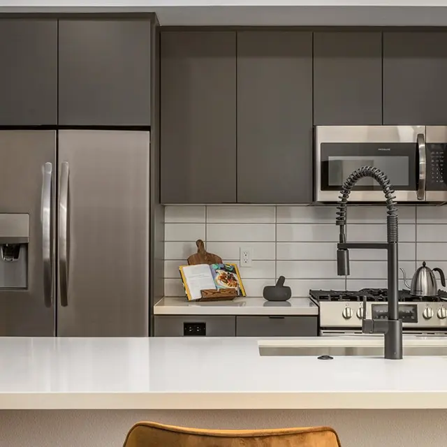 550 Harborfront - Room