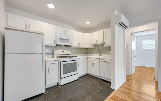 Lakewood-Plaza (13)-min.jpg