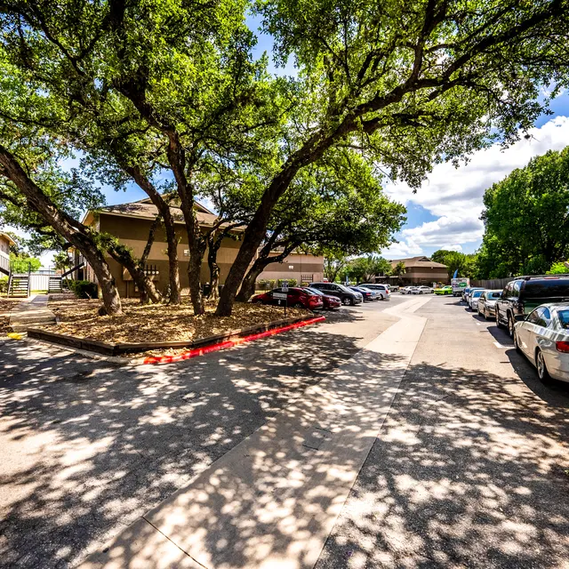 3200 Thousand Oaks Dr-37.jpg