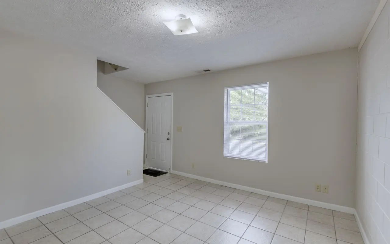 Willow Run Apartments - Floor, Corner, Flooring