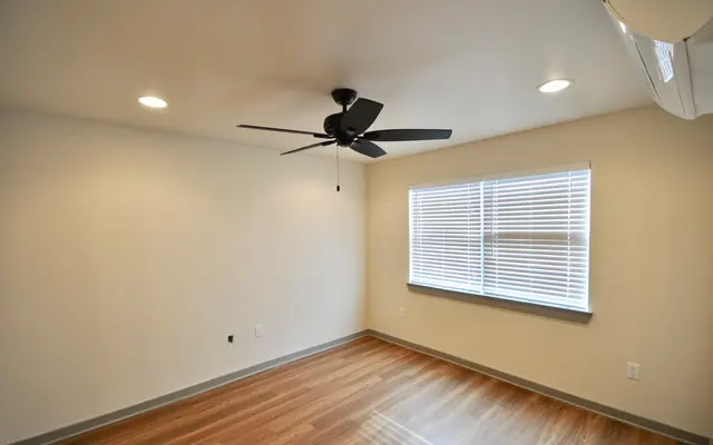 Ross & Matilda - Wood, Floor