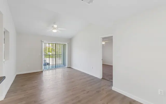 Lakeside Apartments - Flooring, Floor