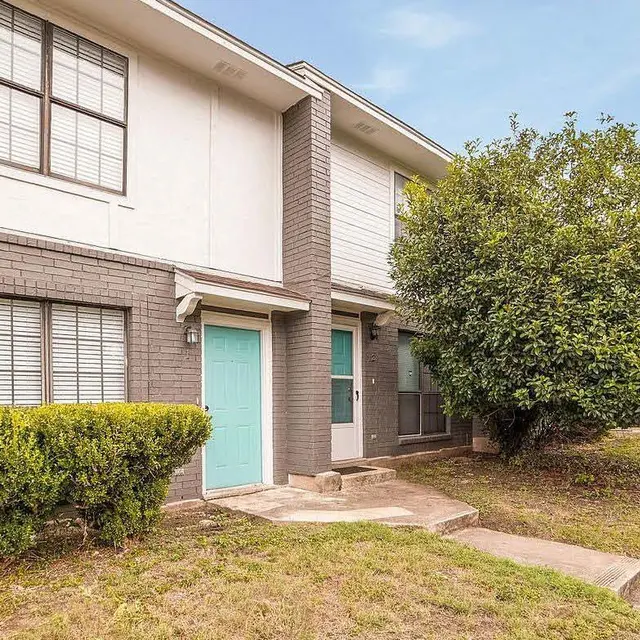 Sunrise Townhomes - Bush, Door
