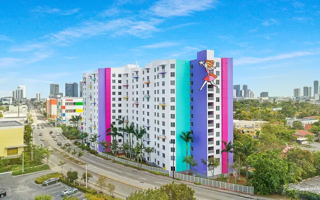 Los Sueños Apartments Los Sueños Apartments - Building