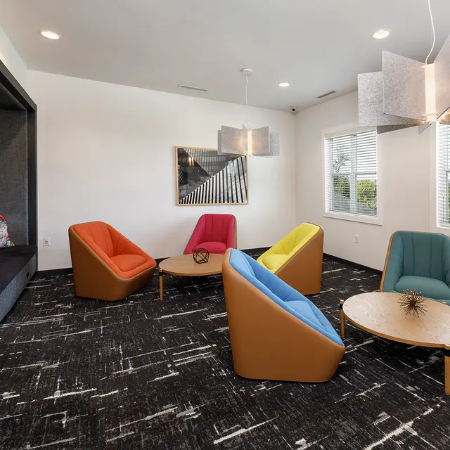 Squire Hill Apartments Squire Hill Apartments - Indoors, Furniture, Lounge