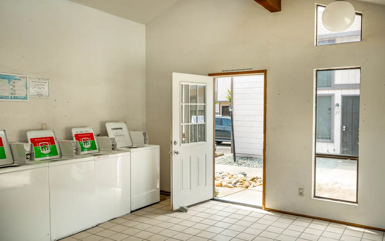 Datewood Apartments - Floor, Device, Washer