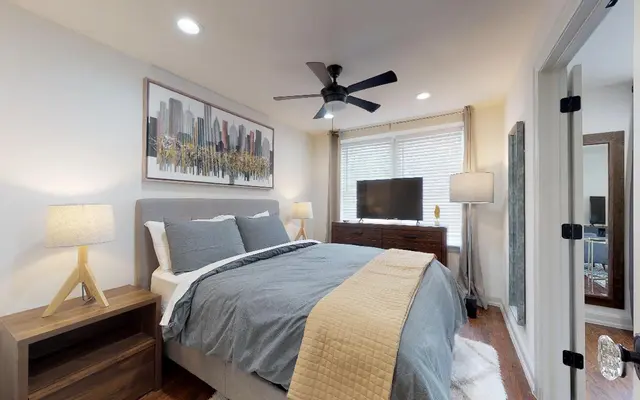 Bella Villa - Bed, Room