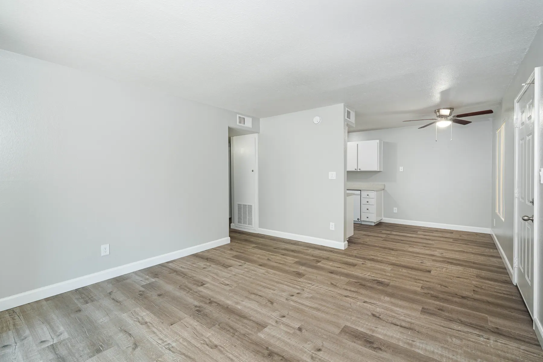 Crestview North - Corner, Floor, Flooring