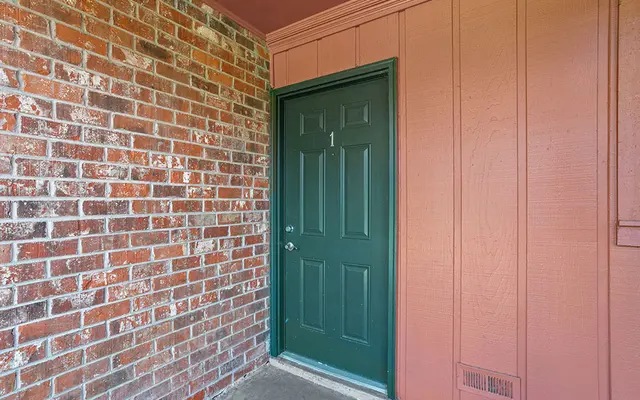 Entrance Siegen Calais - Door