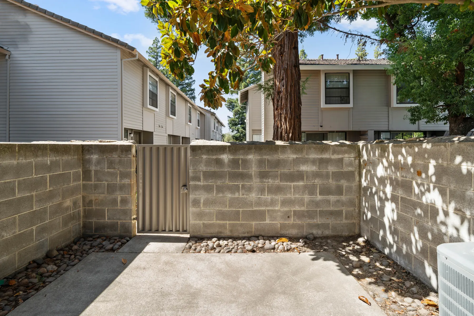 Crestview Townhomes - Neighborhood, City, Backyard