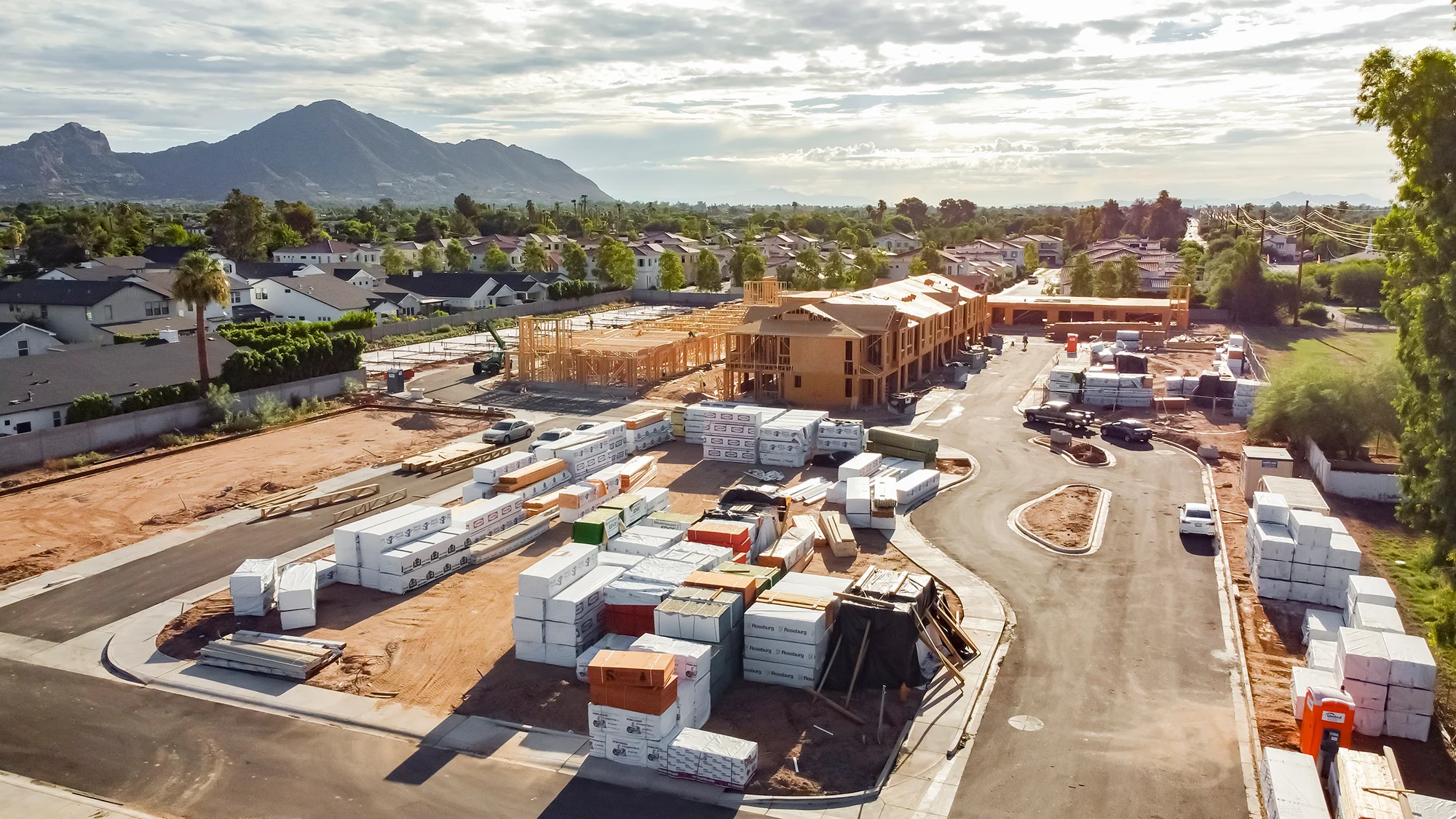 Bryten Bryten - Outdoors, Neighborhood, City