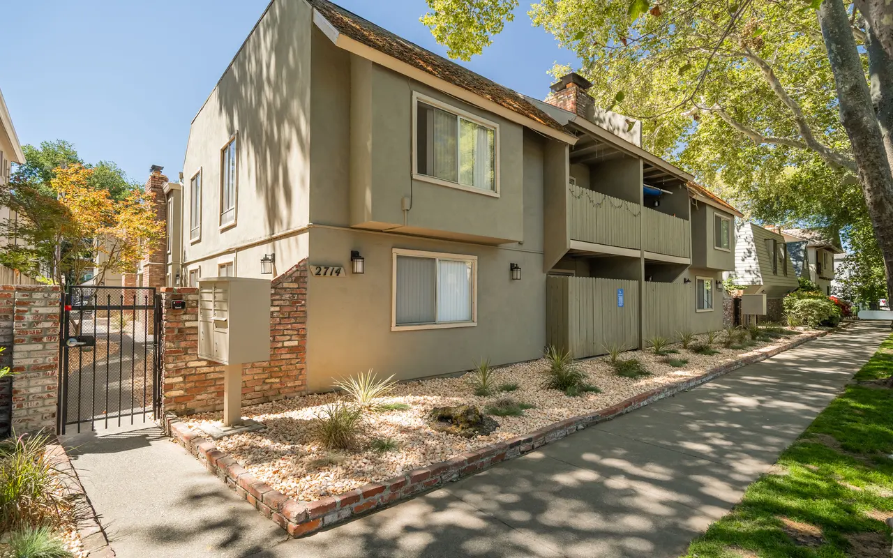 2712 E Street - City, Housing, Neighborhood