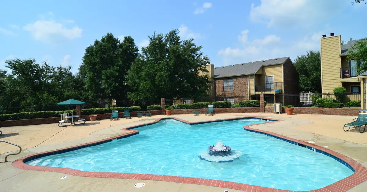 Woodbridge Crossing Apartments