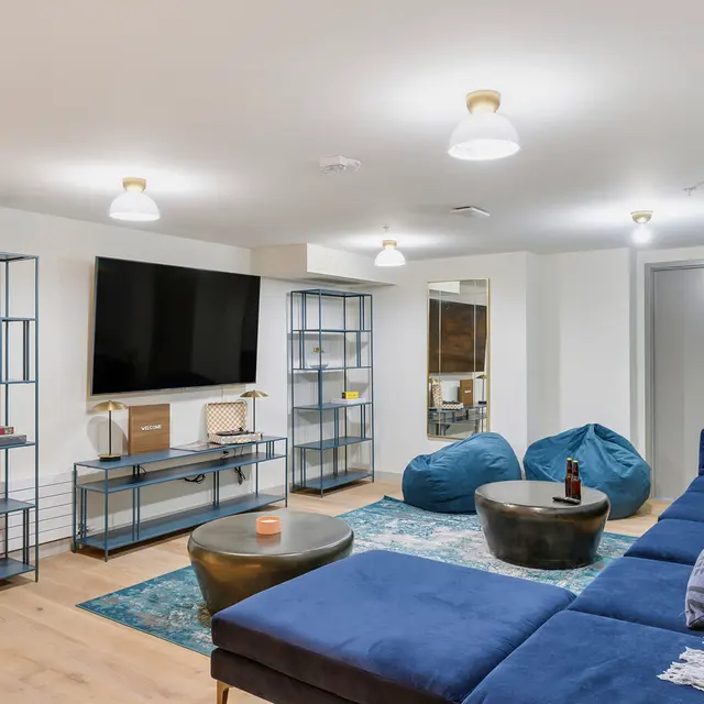 229 Ellis - Home Decor, Furniture, Living Room