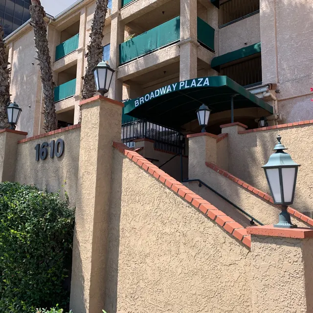 Broadway Plaza Apartments - City, Building, Hotel