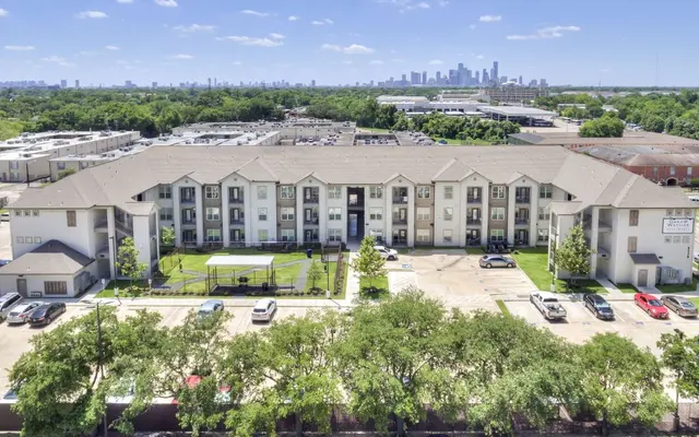 Oaks at Wayside - Car