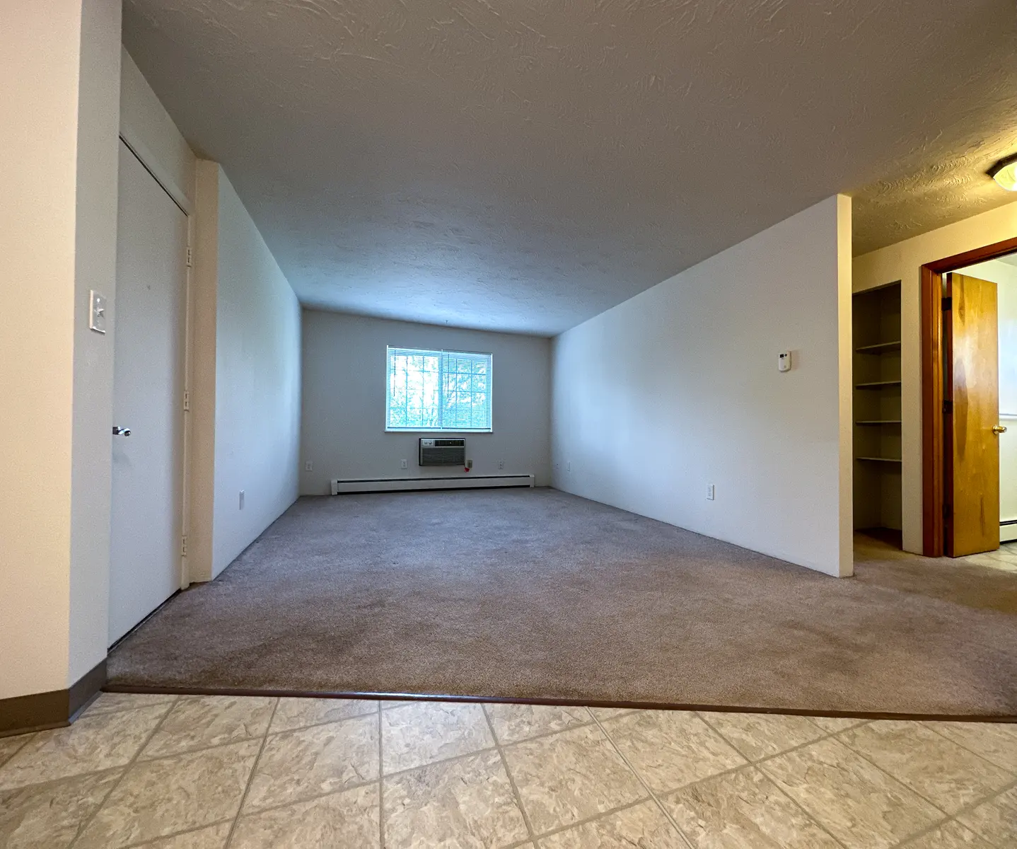 Kingston Square - Floor, Corner, Flooring