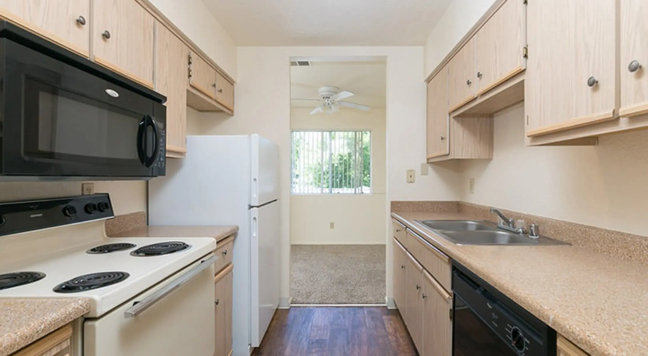 The Highland Apartments - Room