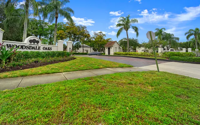 Woodsale Oaks - Grass, Car, Nature