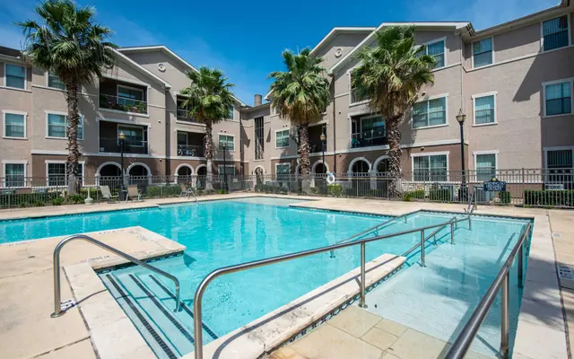 Heritage Estates - Condo, City, Pool