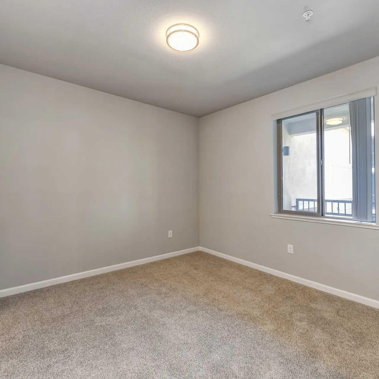 Gateway Station - Room, Floor