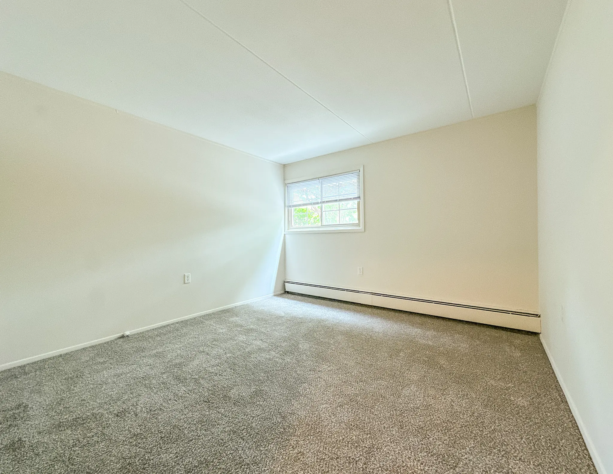 Fairview Park Manor - Floor, Corner, Flooring
