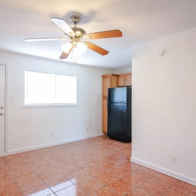 Chalet Apartments Chalet Apartments - Corner, Floor, Ceiling Fan