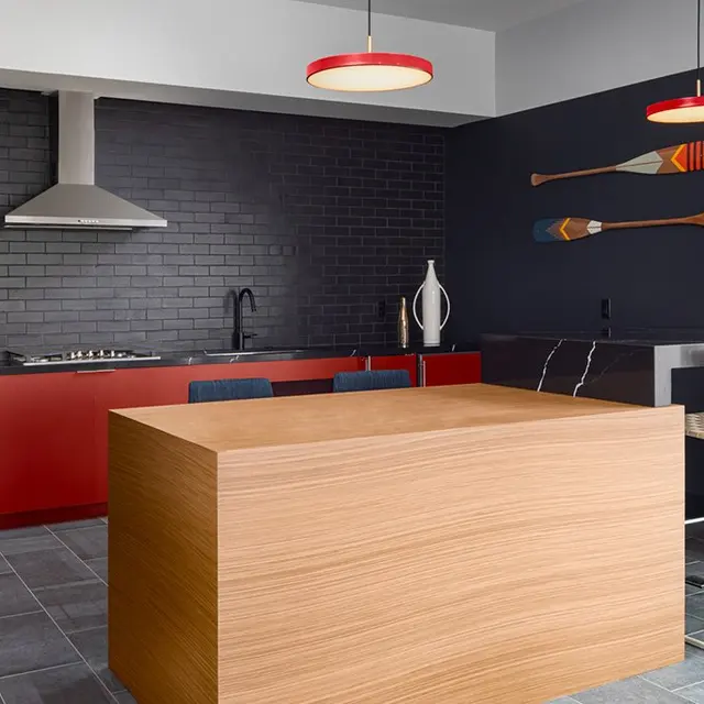 550 Harborfront - Room, Wood