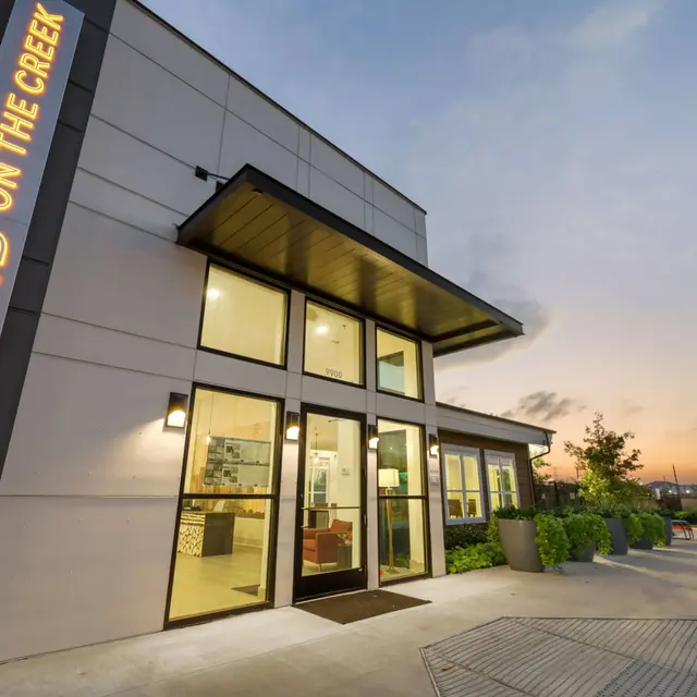 Standard on The Creek - Office Building, Urban, Plant