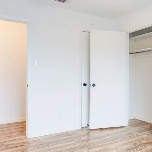 Townview - Athens - Door, Floor