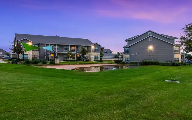 Republic Deer Creek Apts - Lawn, Grass