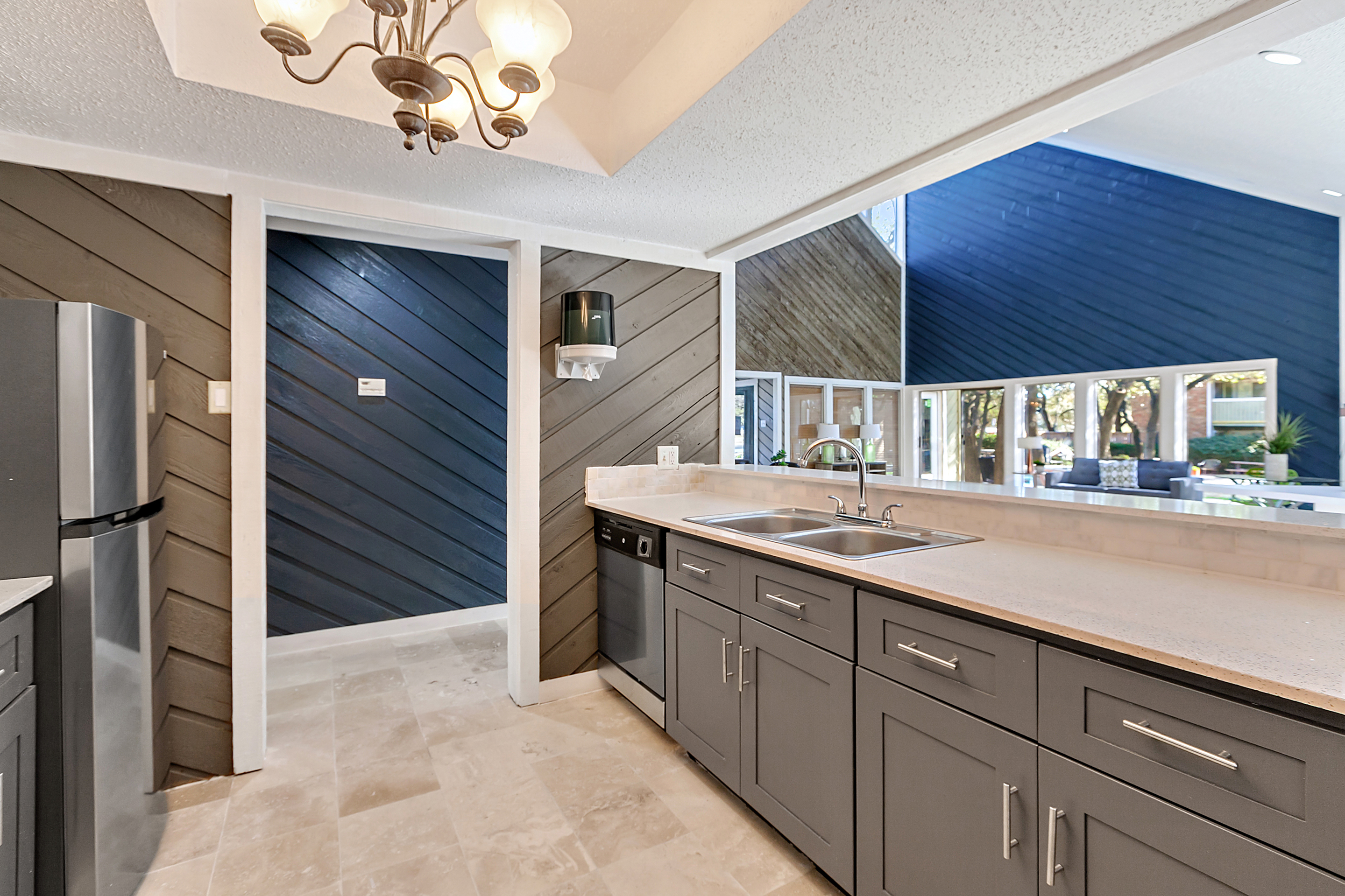 Woodstone - Kitchen, Fridge, Sink