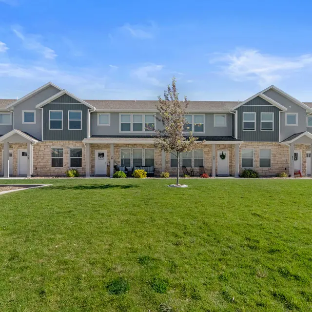 Smithfield Station Townhomes - Grass, Suburb, Housing