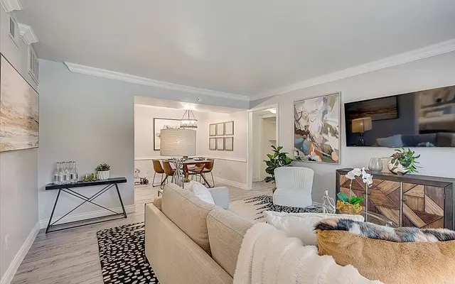 Aspen Apartments - Home Decor, Couch, Furniture