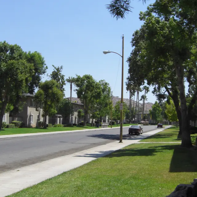 RiverGlen Apartments - Neighborhood, City, Grass