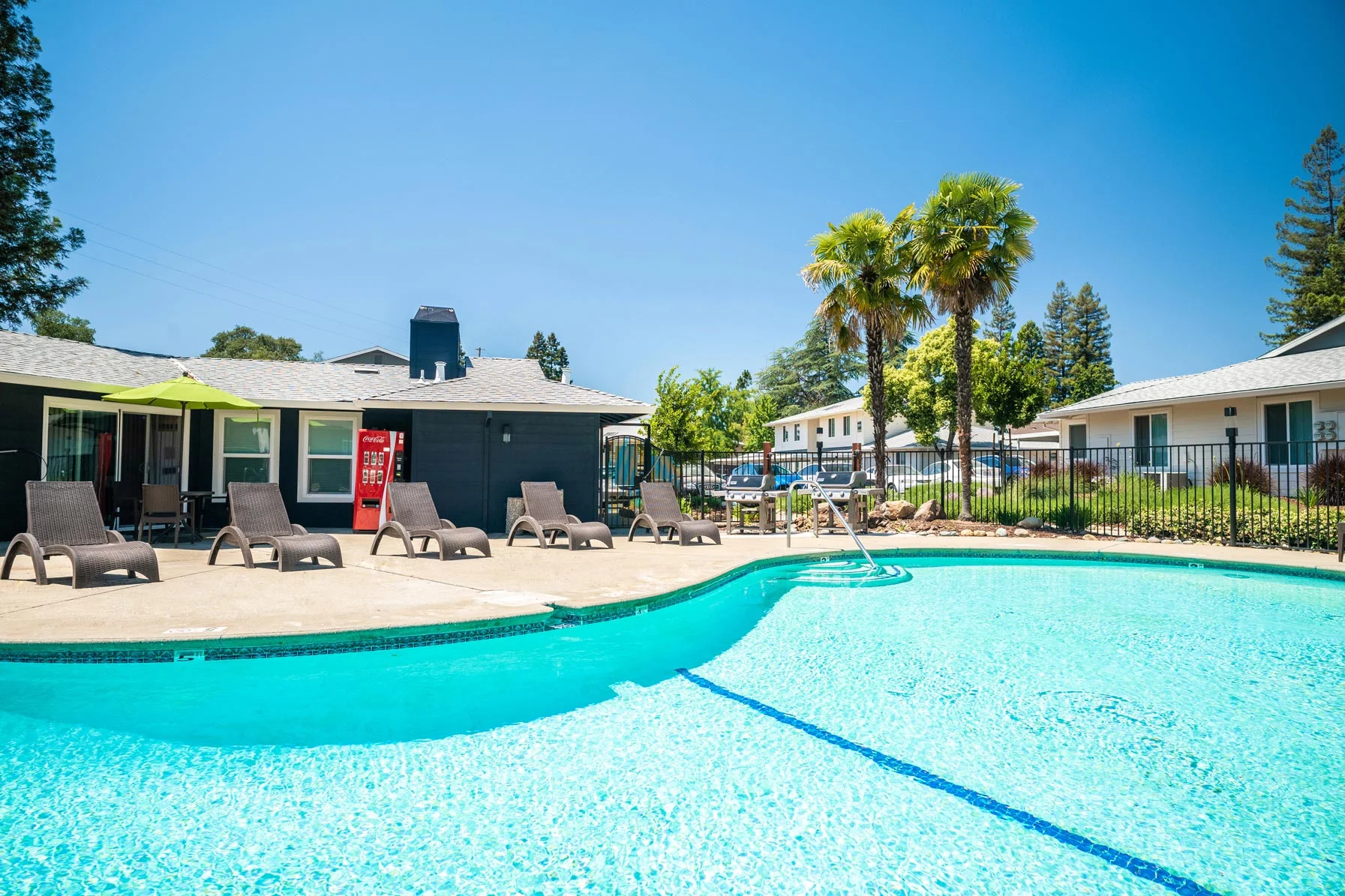 Sierra Square - Pool, Hotel, House