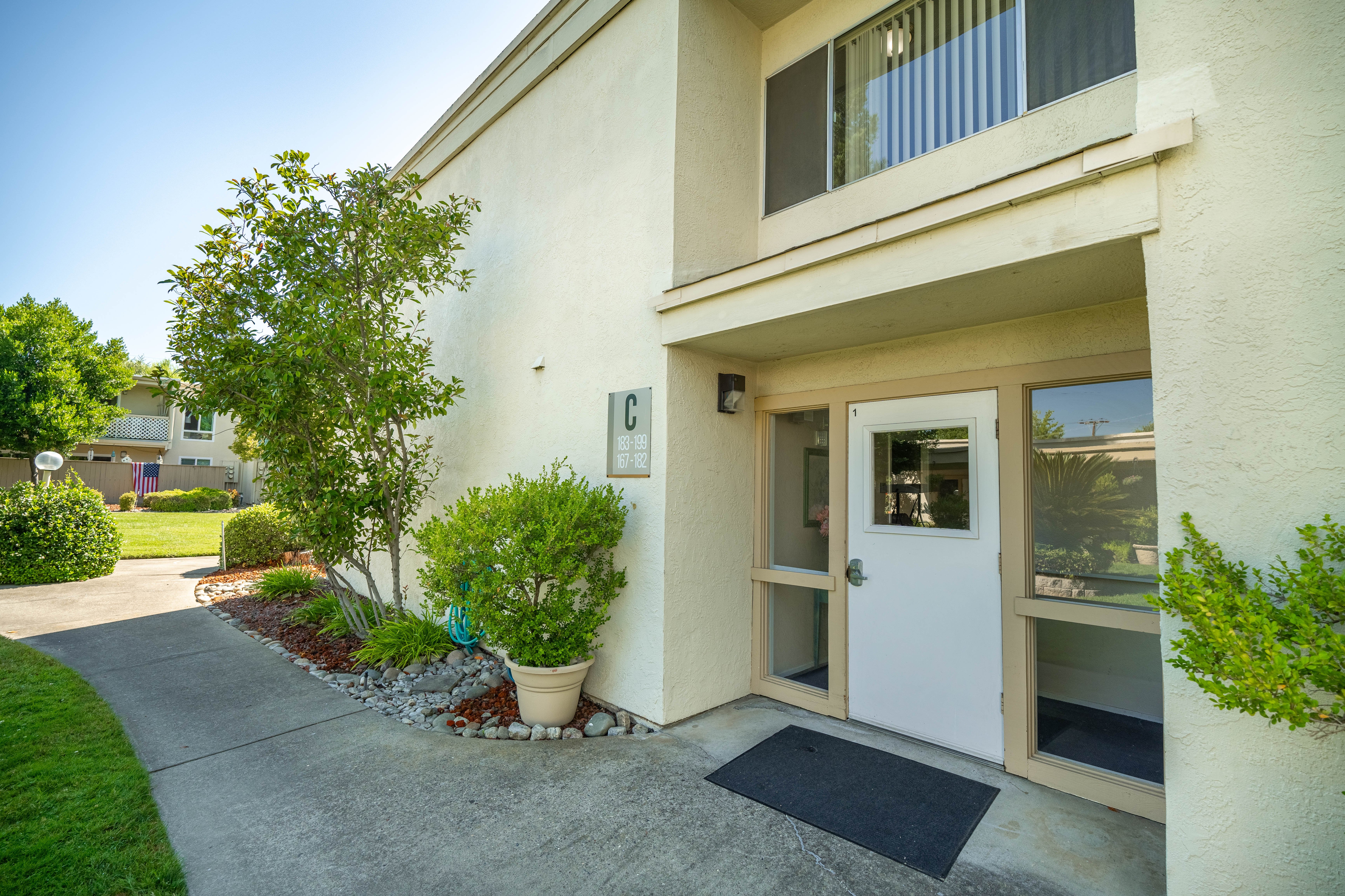 Del Dayo - Door, City, Plant