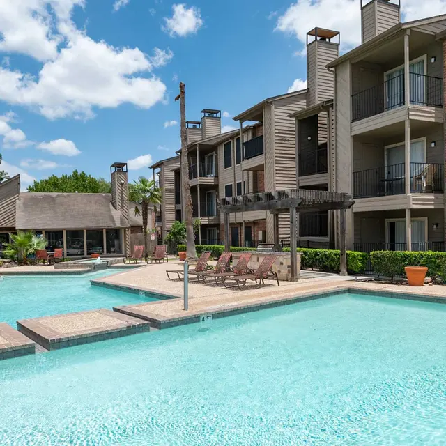 Huntington Glen - City, Pool, Water