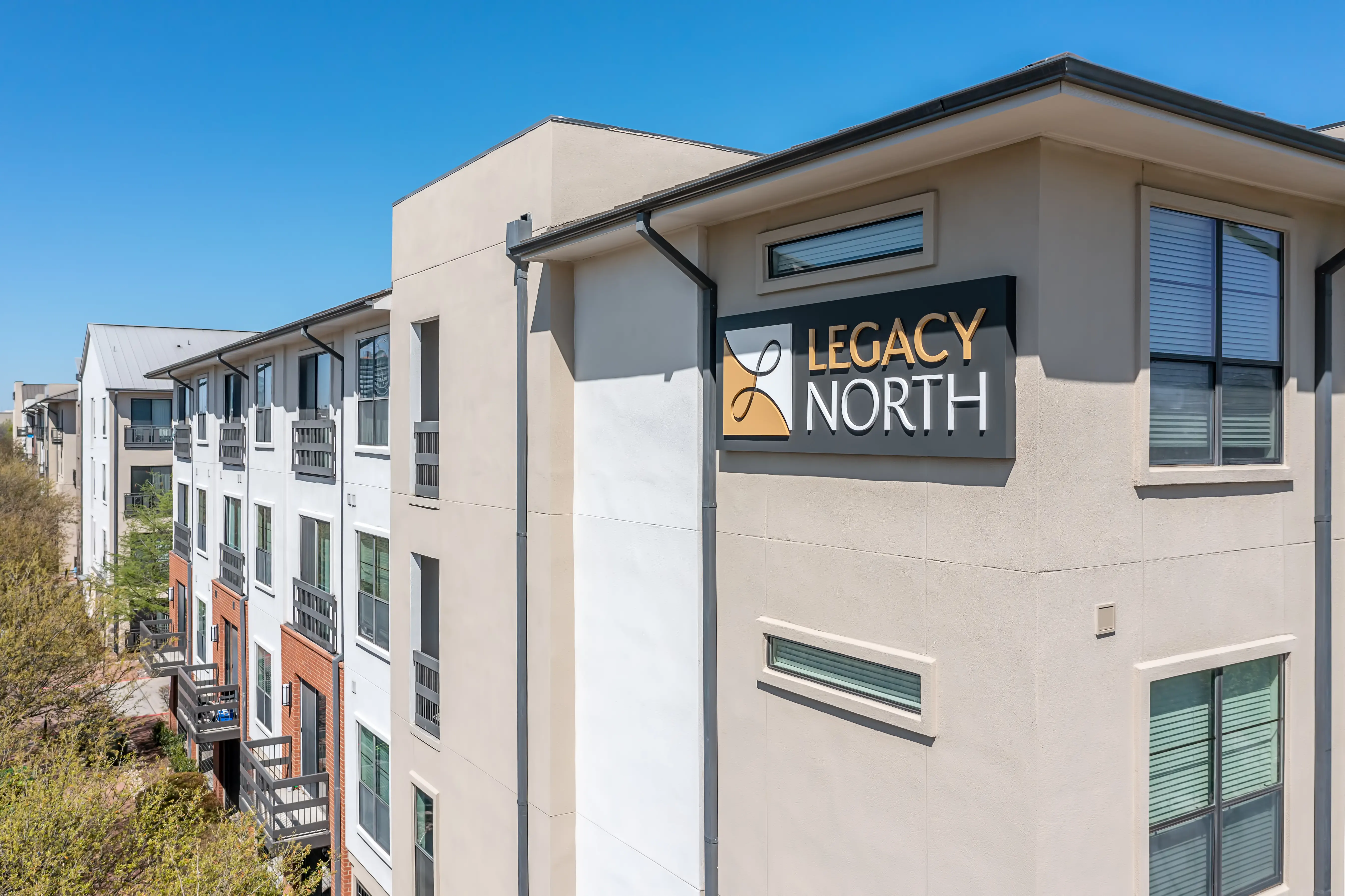 legacynorthapts.com logo