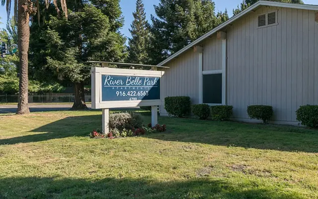 Riverbelle Park - Lawn, Tree, Yard