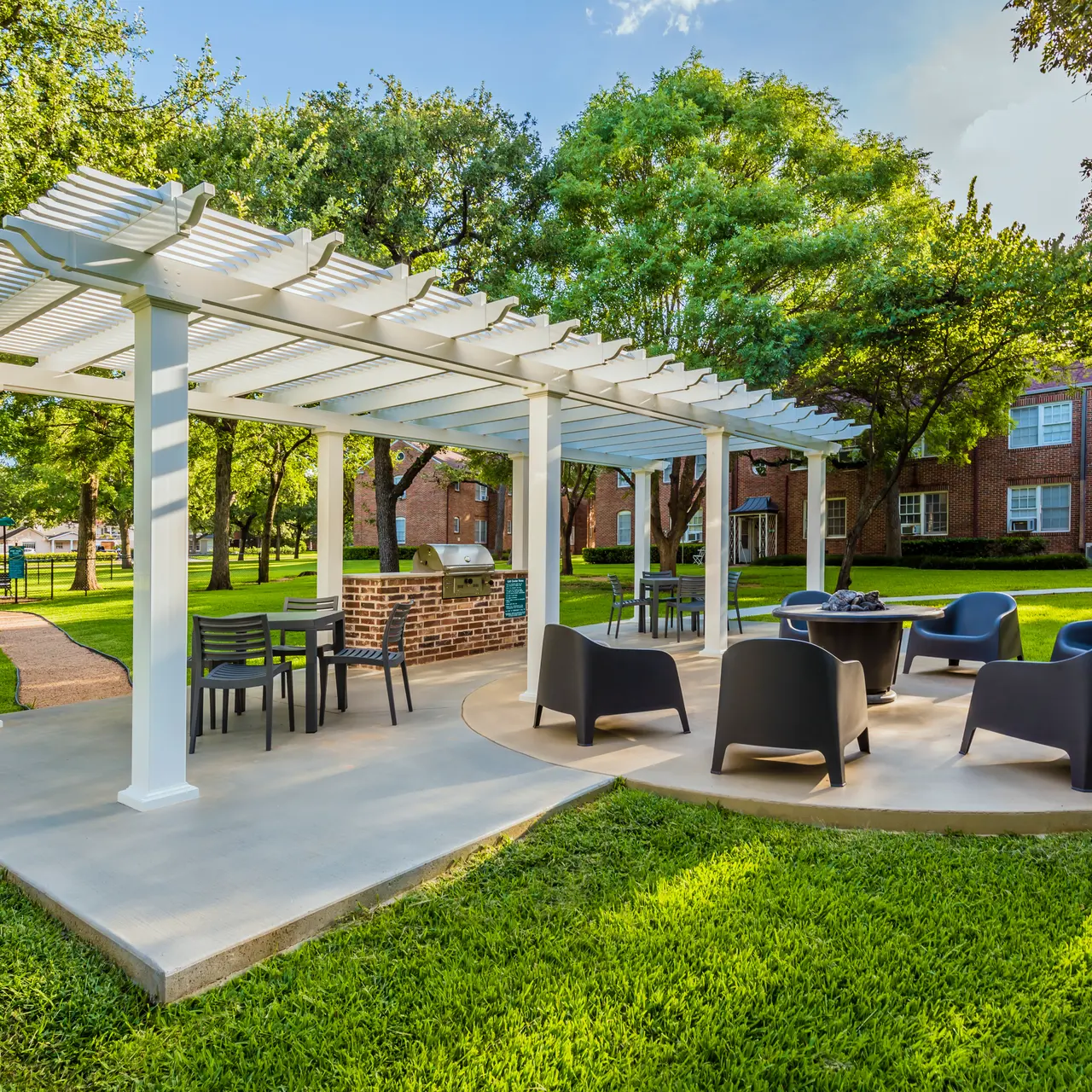 Crestwood Place Apartments - Porch, Patio, Pergola
