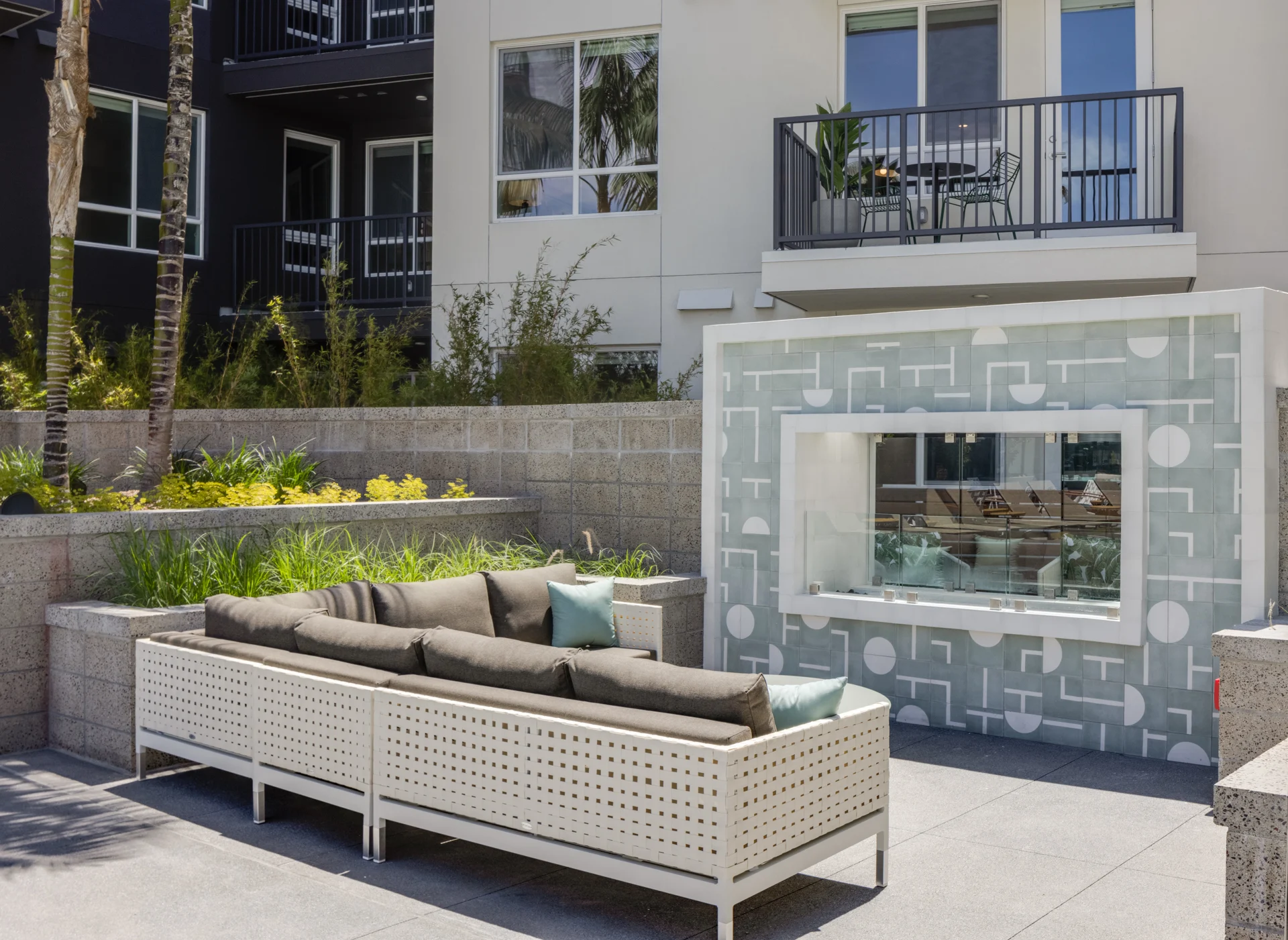 Bradbury Bradbury - Furniture, Couch