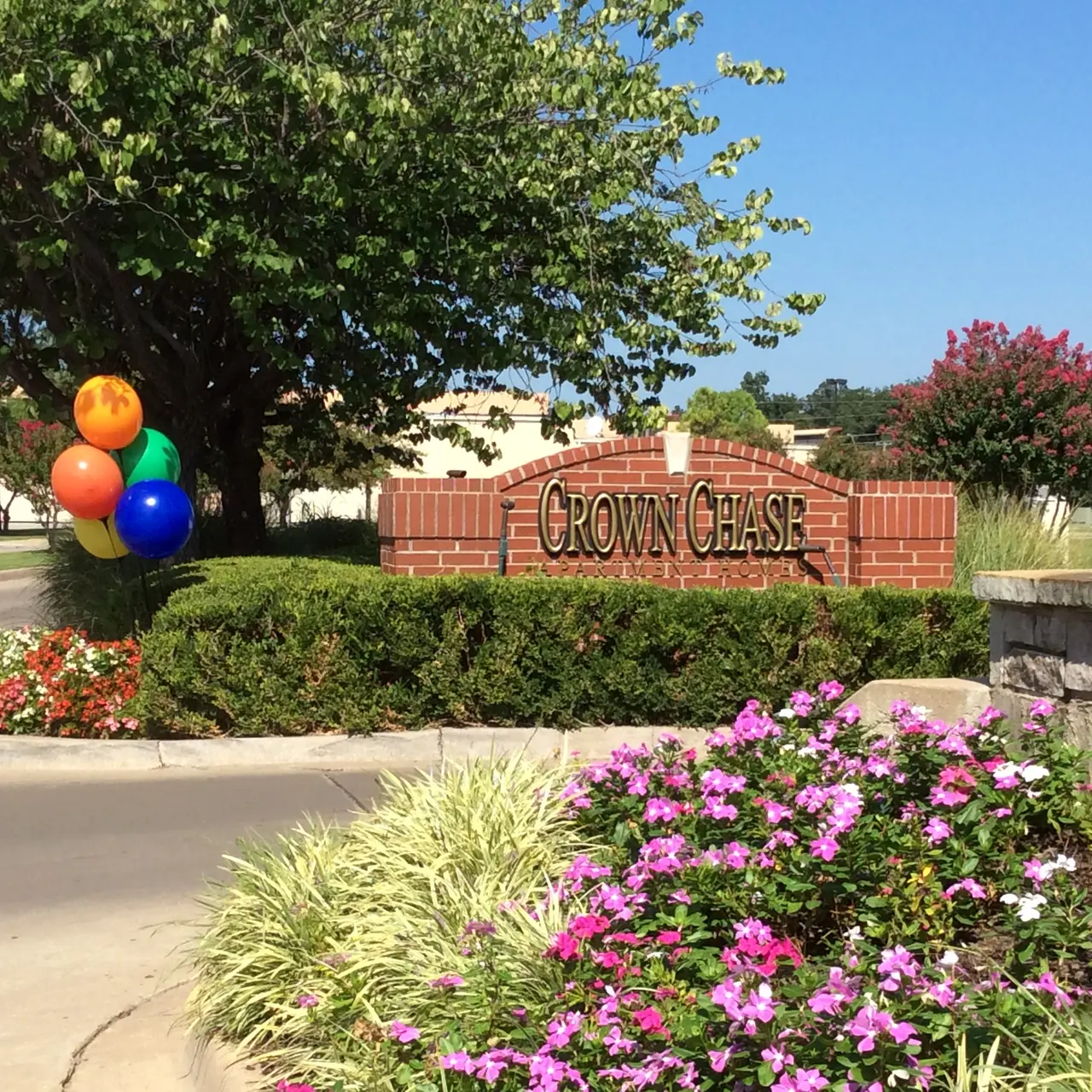 Crown Chase - Signage and Garden Crown Chase - Sphere, Plant