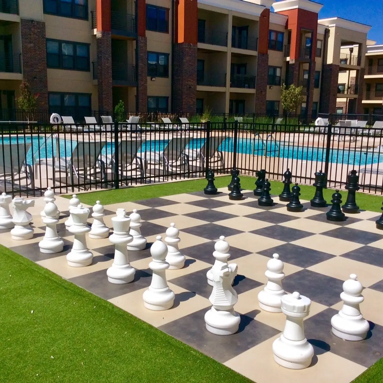 Crown Lone Oak - Play Area Crown Lone Oak - Game, Chess