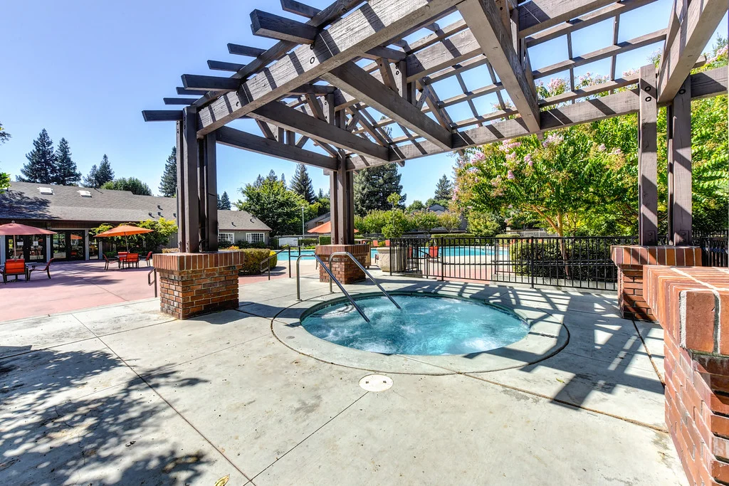 Laurel Oaks - Pergola