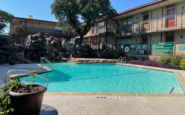 El Jardin Apartments - Hotel, Pool, Water